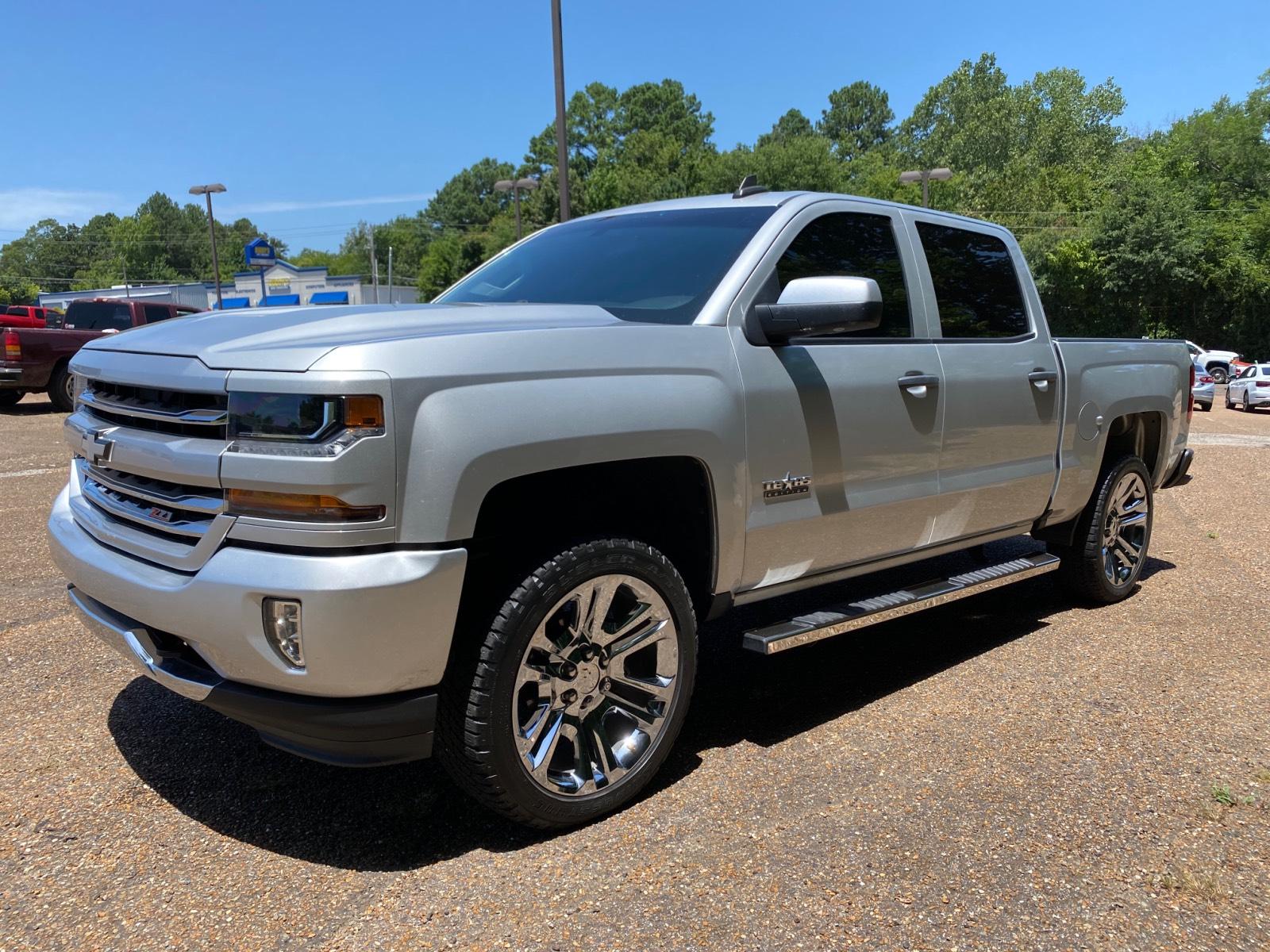 Pre-owned 2018 Chevrolet Silverado 1500 2wd Crew Cab 143.5 Custom Crew 